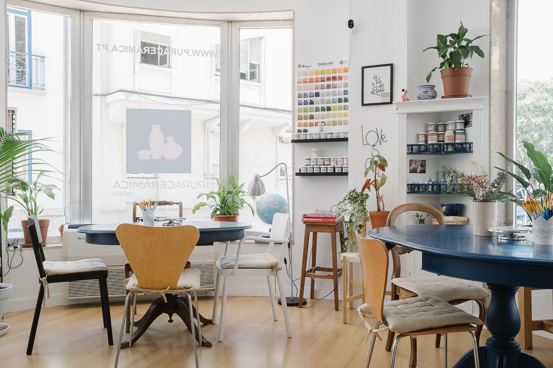 Onsite corporate ceramic painting event